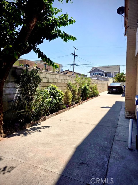 602 W 40th Place, Los Angeles CA: https://media.crmls.org/medias/2abd4982-b74c-40be-9658-9bd538f573b2.jpg