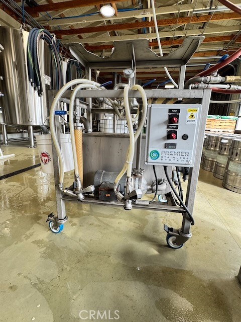 585 E Thompson Boulevard, Ventura CA: https://media.crmls.org/medias/2abdc32e-177c-4fdd-aa46-9f69b2a7bc8e.jpg