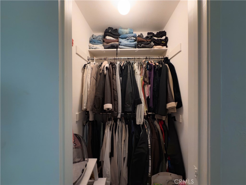 https://media.crmls.org/medias/2abe1bc2-82ea-49ca-aa58-6671f19b667e.jpg?preset=X-Large