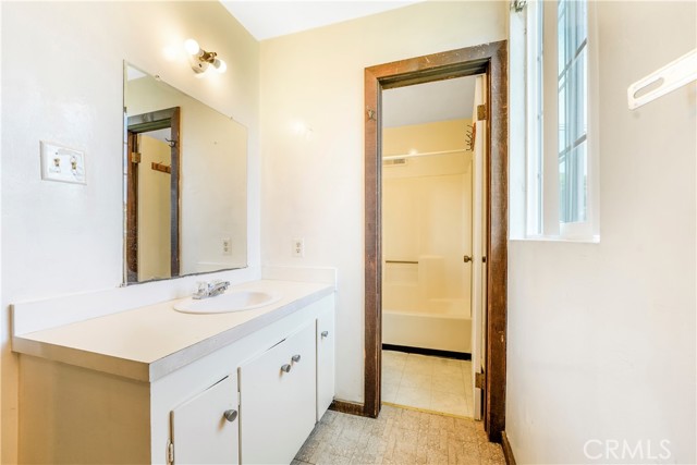 1300 Oak Avenue, Carlsbad CA: https://media.crmls.org/medias/2abe60af-bba2-4fa1-82ed-91801ec9907a.jpg