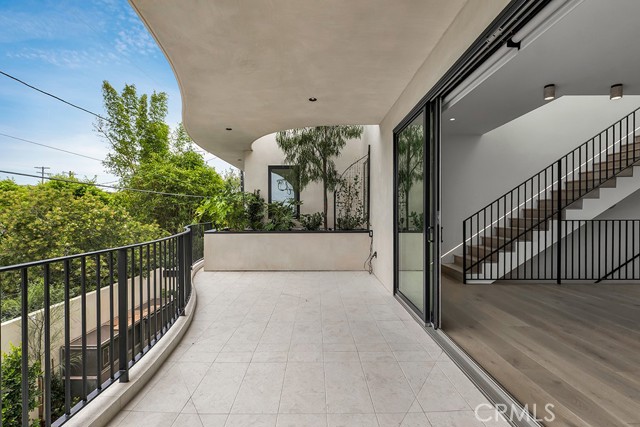 Detail Gallery Image 13 of 32 For 12131 Palms Bld, Los Angeles,  CA 90066 - 4 Beds | 3 Baths