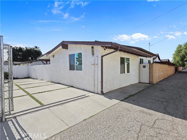 Detail Gallery Image 4 of 33 For 15803 Chatsworth St, Granada Hills,  CA 91344 - 3 Beds | 2 Baths