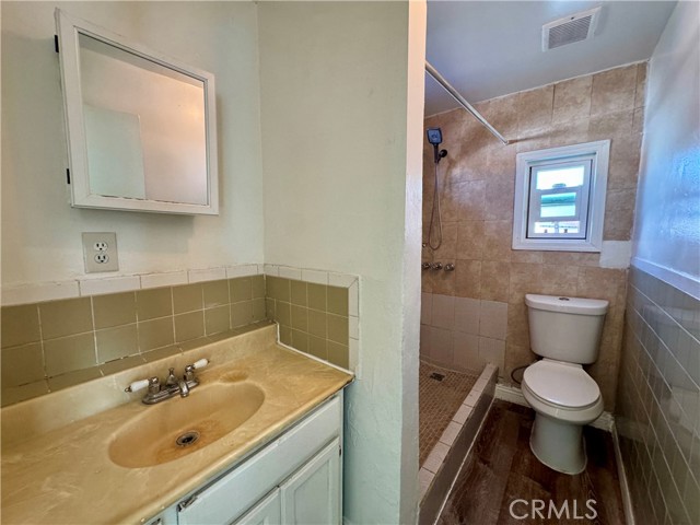 Detail Gallery Image 5 of 7 For 618 S Ford Bld, East Los Angeles,  CA 90022 - 2 Beds | 1 Baths