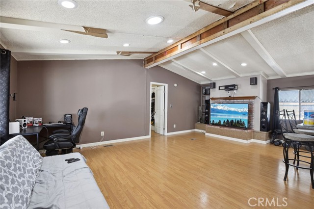 Detail Gallery Image 3 of 23 For 5450 N Paramount Boulevard #168,  Long Beach,  CA 90805 - 3 Beds | 2 Baths