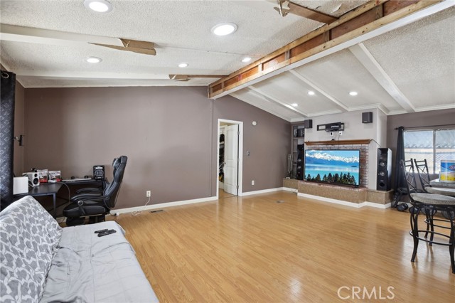 Detail Gallery Image 3 of 23 For 5450 N Paramount Boulevard #168,  Long Beach,  CA 90805 - 3 Beds | 2 Baths