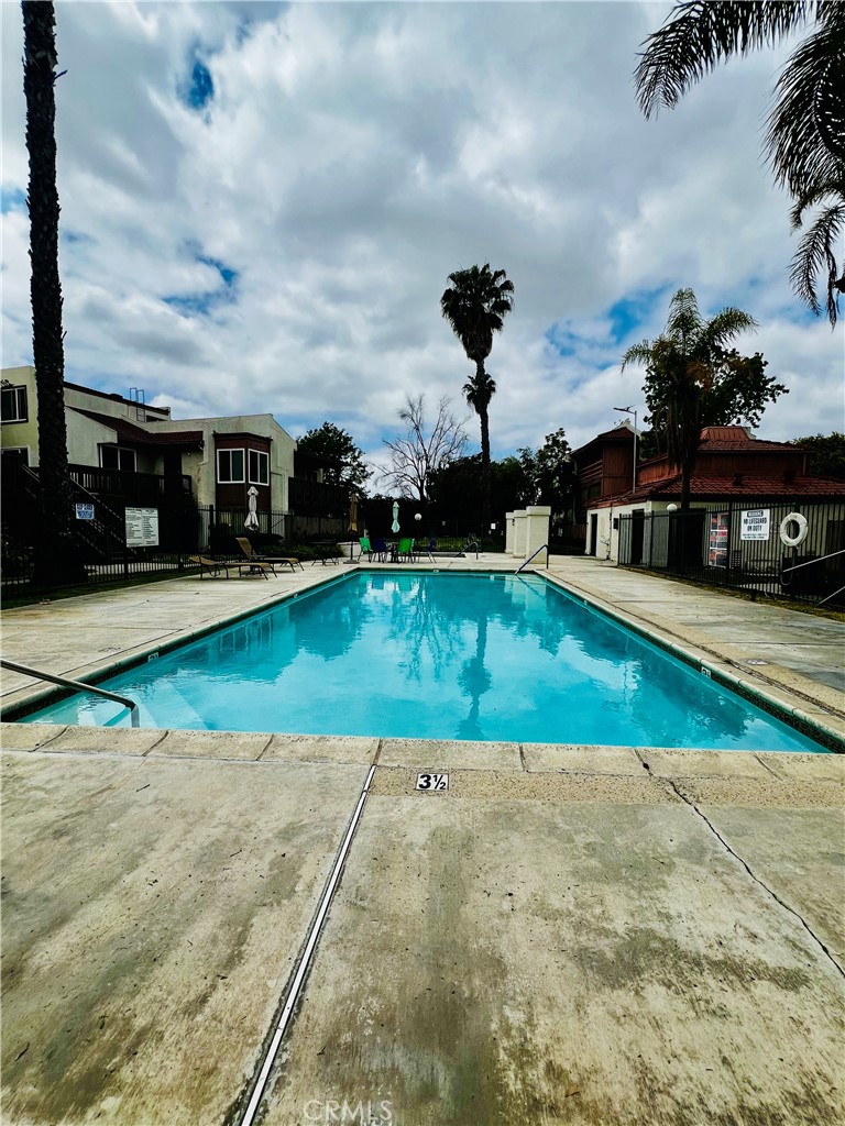 https://media.crmls.org/medias/2ac01311-a4f0-49aa-aac2-dc72f9ce83b0.jpg?preset=X-Large