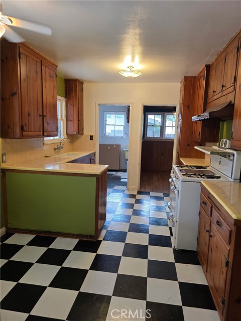 7700 Lasaine Avenue, Northridge CA: https://media.crmls.org/medias/2ac42109-fdd5-4d0e-8409-666c58120291.jpg
