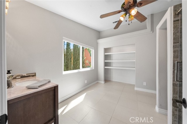 40493 Calle Katerine, Temecula CA: https://media.crmls.org/medias/2ac45365-b72f-4b0c-a7d0-f0d944e42b76.jpg