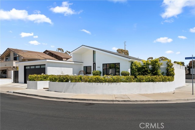 19582 Summer Breeze Lane, Huntington Beach CA: https://media.crmls.org/medias/2ac490ce-0753-4cb3-9351-527edc153b20.jpg