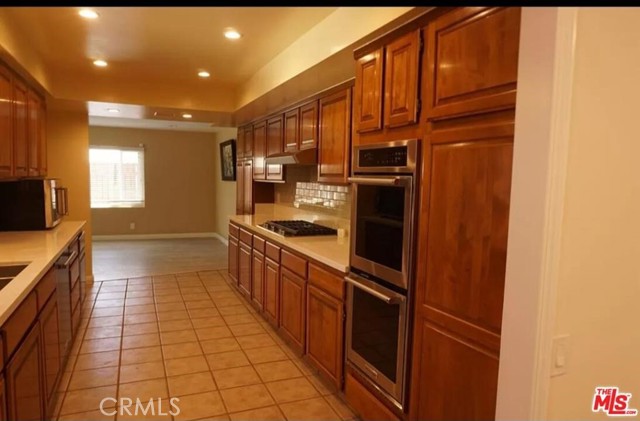 7543 Enfield Avenue, Reseda CA: https://media.crmls.org/medias/2ac4e314-bb84-4561-8fec-9ce2df3f858b.jpg