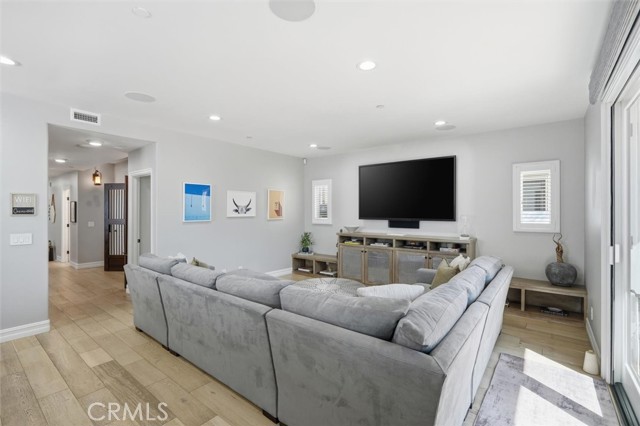 Detail Gallery Image 10 of 71 For 406 S Gertruda, Redondo Beach,  CA 90277 - 5 Beds | 4/1 Baths