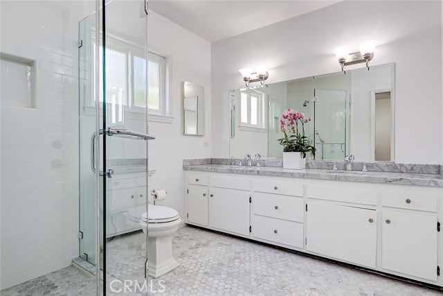 Spacious and newly remodeled primary bathroom suite - Lovely!!