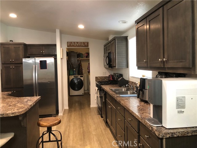 Detail Gallery Image 6 of 58 For 4901 Green River #292,  Corona,  CA 92878 - 4 Beds | 2 Baths