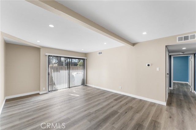 Detail Gallery Image 18 of 48 For 15511 Sherman Way #1,  Van Nuys,  CA 91406 - 2 Beds | 2 Baths