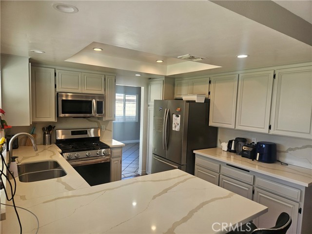 Detail Gallery Image 7 of 58 For 37323 Daybreak Street, Palmdale,  CA 93550 - 4 Beds | 3 Baths