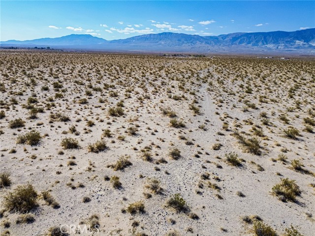 37898 Old Woman Springs Road, Lucerne Valley CA: https://media.crmls.org/medias/2ac95e13-1178-4c05-be04-7f44ecb83eb4.jpg