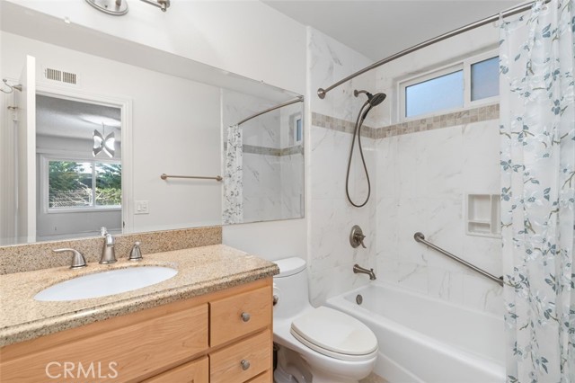 5391 Glenstone Drive, Huntington Beach CA: https://media.crmls.org/medias/2ac99ac1-12ba-412b-8d9e-354f97b8bb0c.jpg