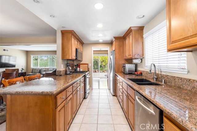 Detail Gallery Image 9 of 47 For 2909 S Rita Way, Santa Ana,  CA 92704 - 6 Beds | 4 Baths