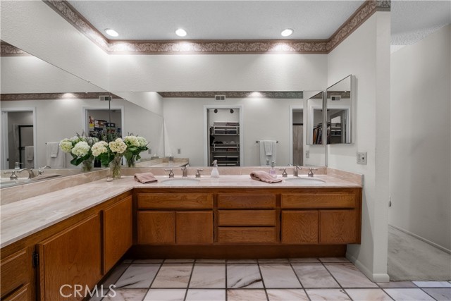 Detail Gallery Image 32 of 44 For 621 Westchester Ln, Thousand Oaks,  CA 91320 - 3 Beds | 2/1 Baths