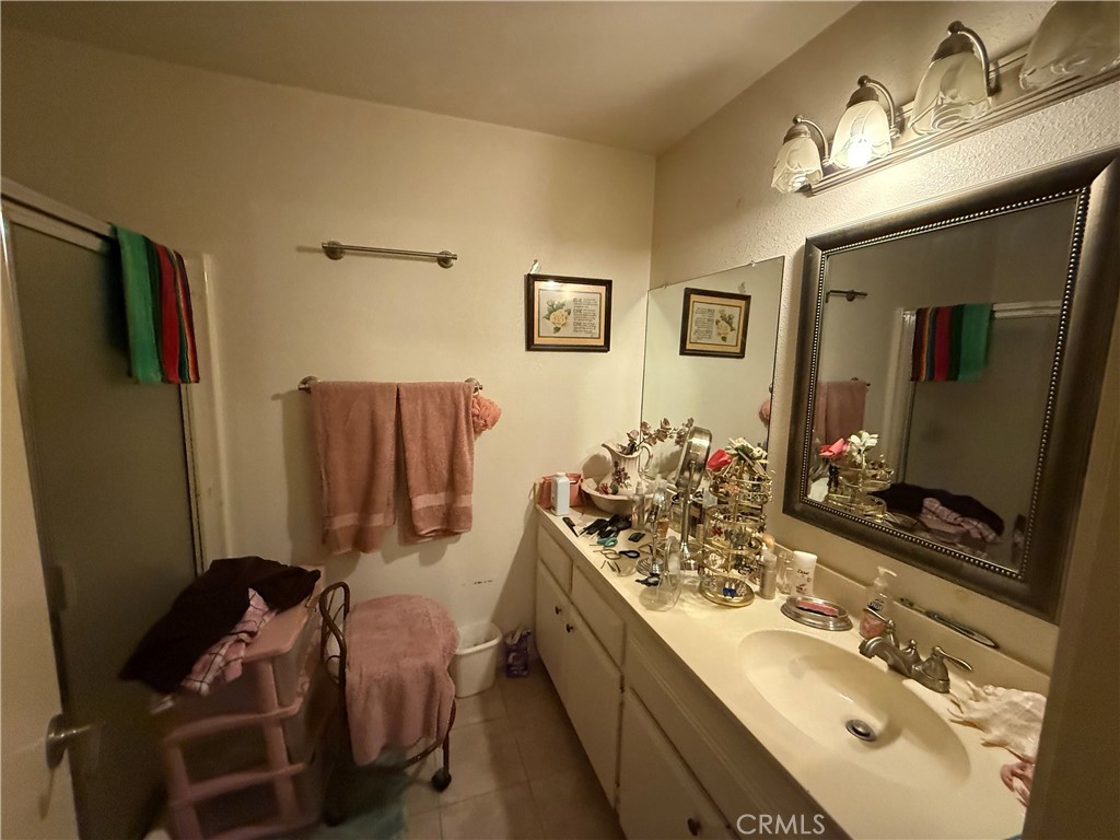 https://media.crmls.org/medias/2acb510e-9b32-4971-8cf3-12bc54f3e76e.jpg?preset=X-Large