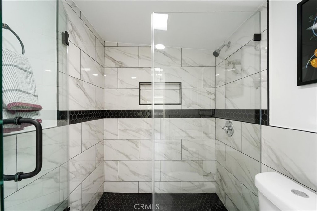 https://media.crmls.org/medias/2acc4358-e25f-4dc3-909d-417cd3b873de.jpg?preset=X-Large