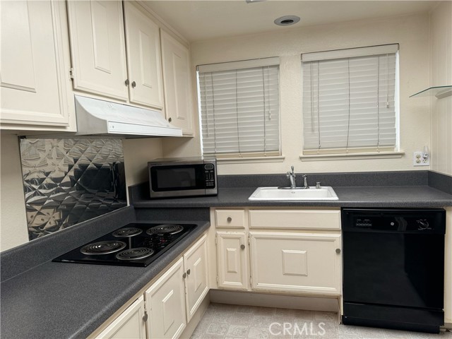 661 Avenida Sevilla, Laguna Woods CA: https://media.crmls.org/medias/2accf744-24ab-4a14-8352-2371ef3fa8f8.jpg