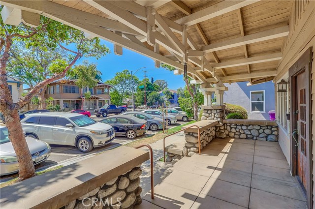 Detail Gallery Image 2 of 46 For 948 Cedar Ave, Long Beach,  CA 90813 - 2 Beds | 1 Baths
