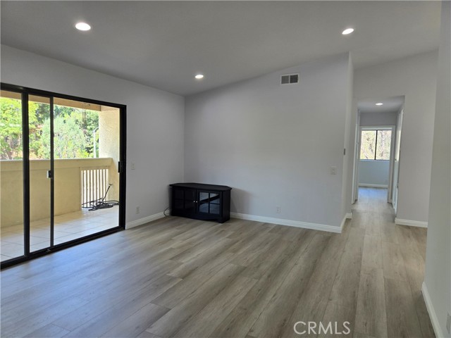 Detail Gallery Image 4 of 22 For 13504 La Jolla Cir #F,  La Mirada,  CA 90638 - 2 Beds | 2 Baths