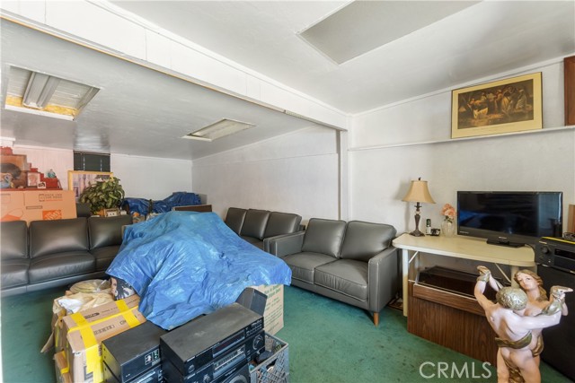 11028 Spinning Avenue, Inglewood CA: https://media.crmls.org/medias/2ace741d-b165-4364-b7b0-b66760e82edf.jpg