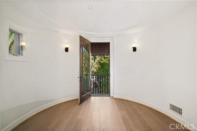 24 Scenic Bluff, Newport Coast CA: https://media.crmls.org/medias/2acec44f-3eb9-428e-b975-1fc68fab2c64.jpg