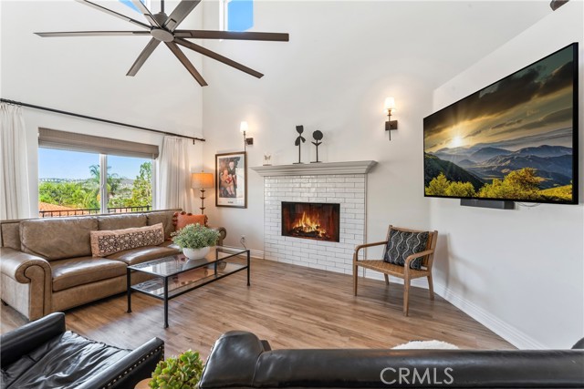 22941 Gold Rush Place, Canyon Lake CA: https://media.crmls.org/medias/2aceeefb-20bc-4204-ad34-6474f9600a86.jpg