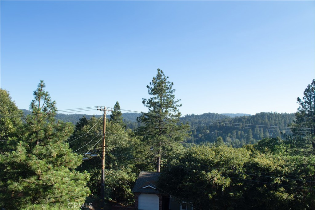 https://media.crmls.org/medias/2acfe11e-a748-4725-bd8a-0613d351a36b.jpg?preset=X-Large