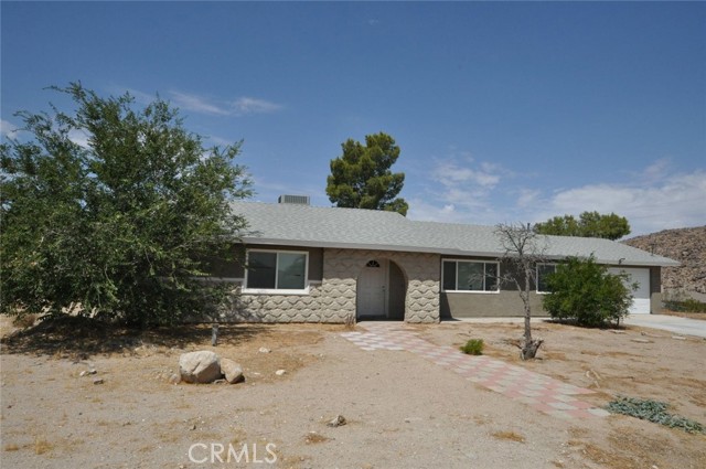 Detail Gallery Image 3 of 16 For 8346 Onyx Rd, Lucerne Valley,  CA 92356 - 3 Beds | 2 Baths