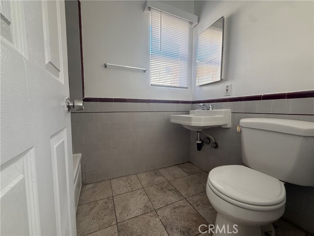 Detail Gallery Image 7 of 9 For 4387 W 134th St #G,  Hawthorne,  CA 90250 - 0 Beds | 1 Baths