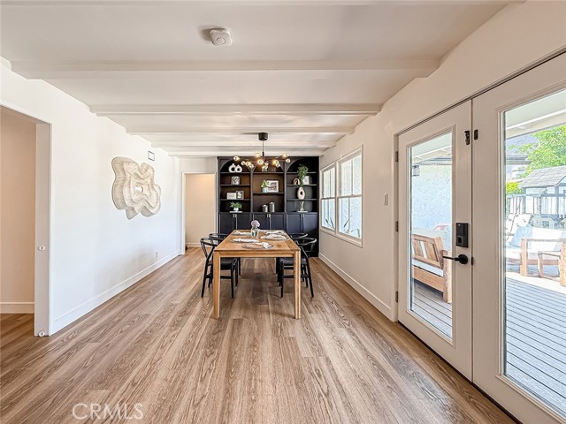 Detail Gallery Image 12 of 54 For 22245 Welby Way, Woodland Hills,  CA 91303 - 4 Beds | 3 Baths