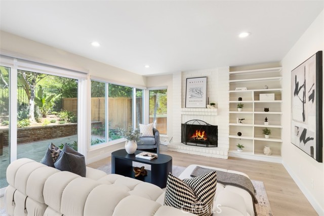 17 Silver Crescent, Irvine CA: https://media.crmls.org/medias/2ad1013d-2d7f-4553-b8d2-0cd37cc8c9ca.jpg