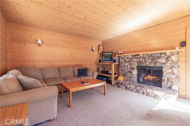 Detail Gallery Image 4 of 14 For 269 Imperial, Sugarloaf,  CA 92386 - 1 Beds | 1 Baths