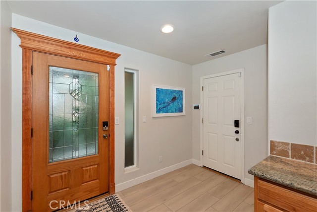 24586 Horst Drive, Crestline CA: https://media.crmls.org/medias/2ad25b42-2eca-4fa5-9b91-c9d9b6dc62e2.jpg