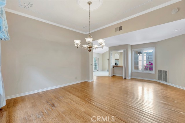Detail Gallery Image 5 of 52 For 19371 Woodlands Dr, Huntington Beach,  CA 92648 - 3 Beds | 2/1 Baths