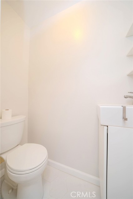 Detail Gallery Image 15 of 22 For 5841 Bowcroft, Los Angeles,  CA 90016 - 2 Beds | 2 Baths