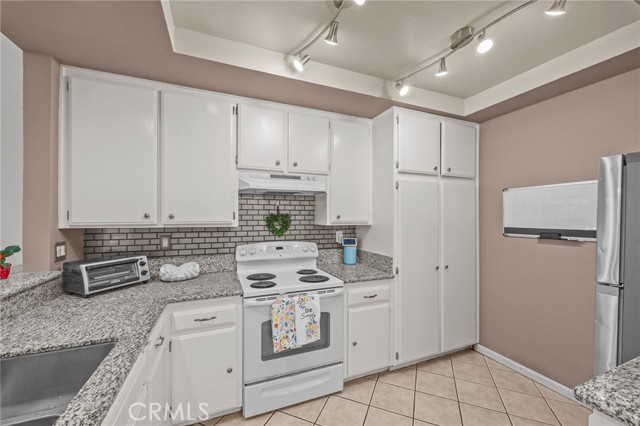 Detail Gallery Image 9 of 43 For 860 Tangerine, Corona,  CA 92879 - 2 Beds | 1 Baths