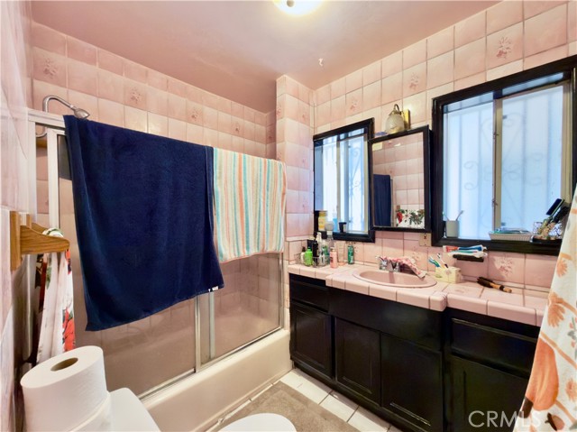 Detail Gallery Image 11 of 38 For 5654 Stansbury, Van Nuys,  CA 91401 - 2 Beds | 2 Baths