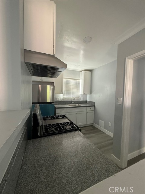 Detail Gallery Image 7 of 11 For 2293 Grand Ave, Long Beach,  CA 90815 - 2 Beds | 1 Baths