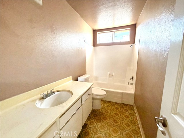 Detail Gallery Image 9 of 25 For 14134 Delano, Van Nuys,  CA 91401 - 2 Beds | 2 Baths
