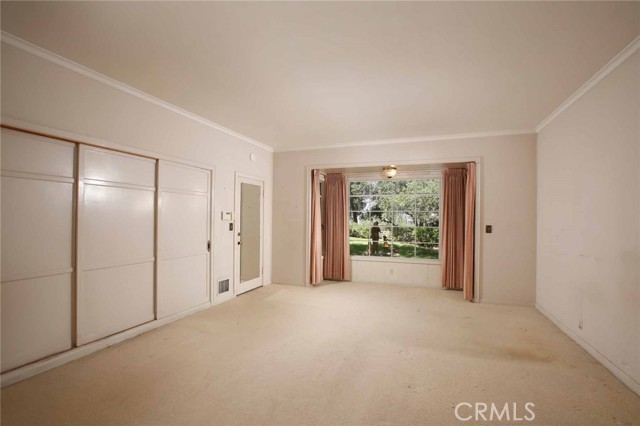 1075 Pine Oak Lane, Pasadena CA: https://media.crmls.org/medias/2ad5af04-b1b6-4ed7-a4fe-3aa5e3ea54a2.jpg