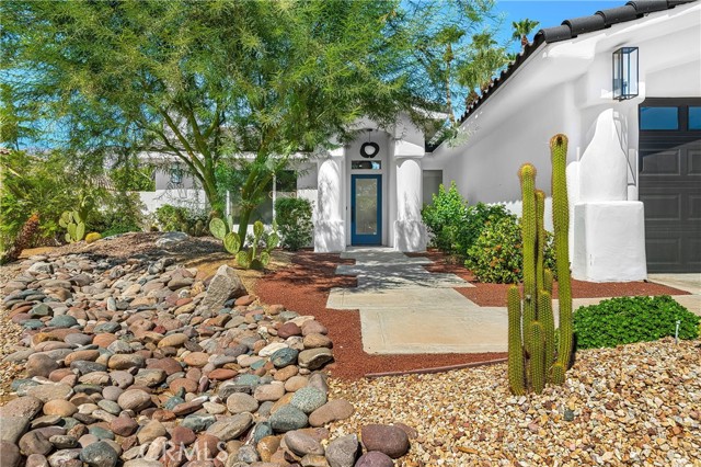 1525 Sonora Court, Palm Springs CA: https://media.crmls.org/medias/2ad5c688-ec11-4ff7-8752-c3990697e1f8.jpg