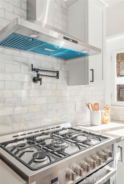 Detail Gallery Image 18 of 44 For 1720 S Kingsley, Los Angeles,  CA 90006 - 4 Beds | 3 Baths