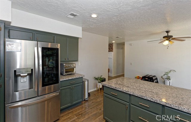 Detail Gallery Image 9 of 26 For 21110 Multnomah Rd, Apple Valley,  CA 92308 - 3 Beds | 2 Baths