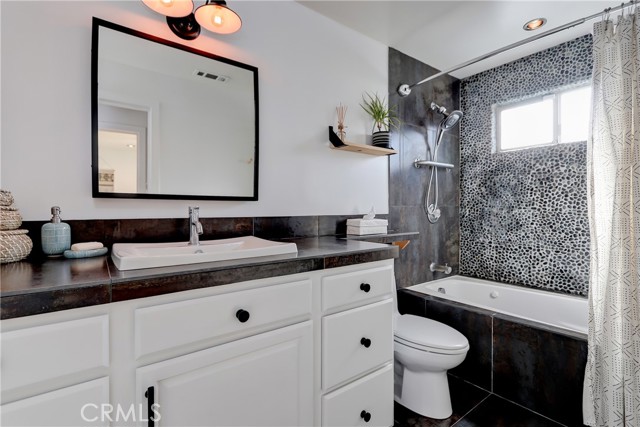 Full bath with jetted tub