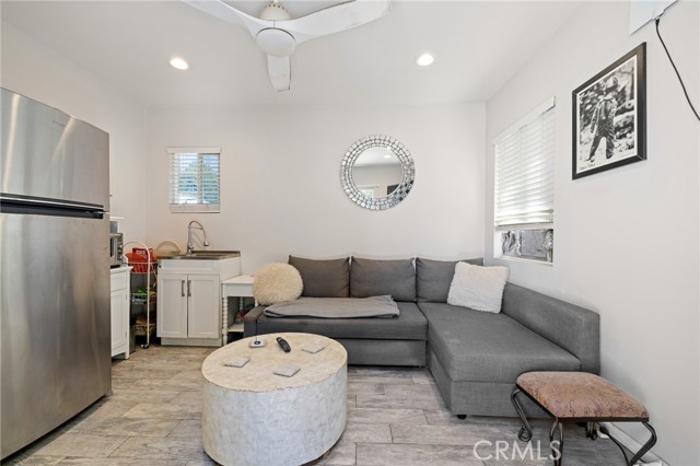 7027 Shoshone Avenue, Van Nuys CA: https://media.crmls.org/medias/2adb5716-8e73-4437-a303-aab1a90274b3.jpg